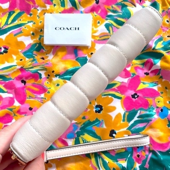 Brand New Coach Genuine Leather Chalk Quilt Long Zip Around Wristlet Wallet - Picture 8 of 15